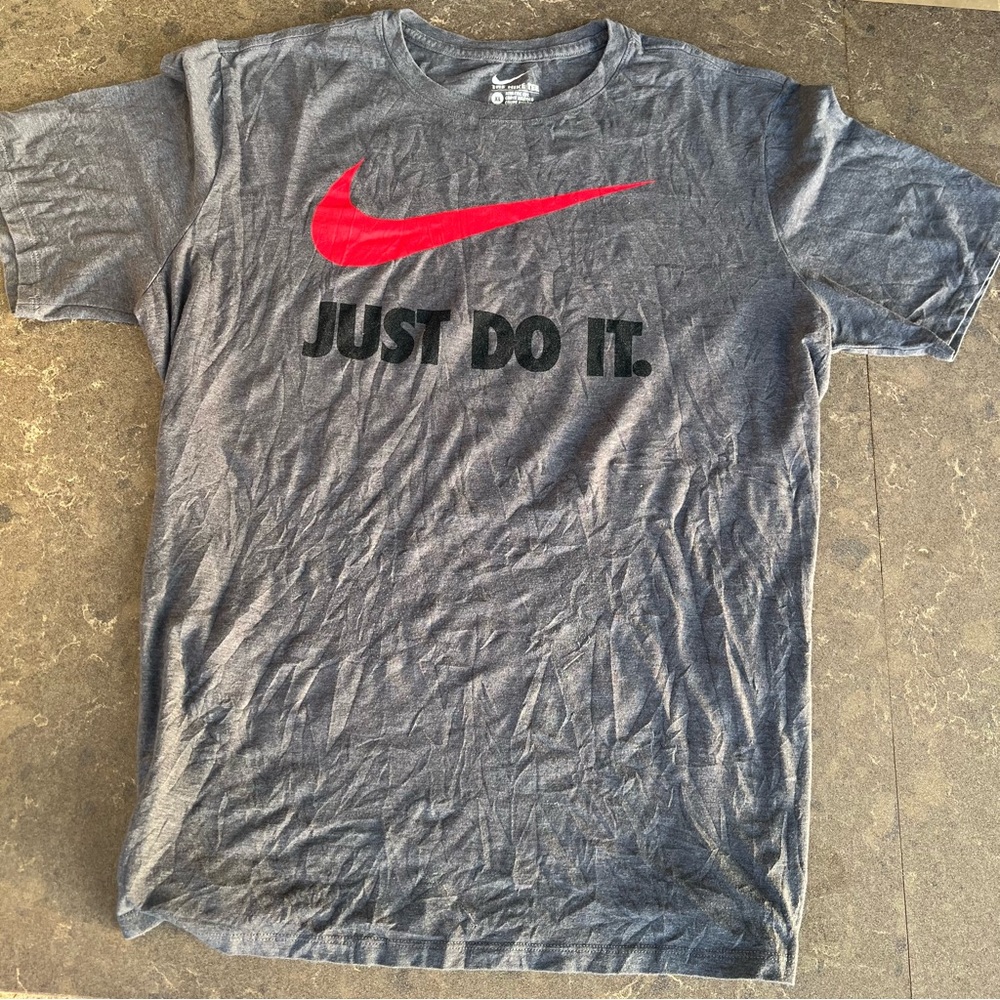 Mens nike tee